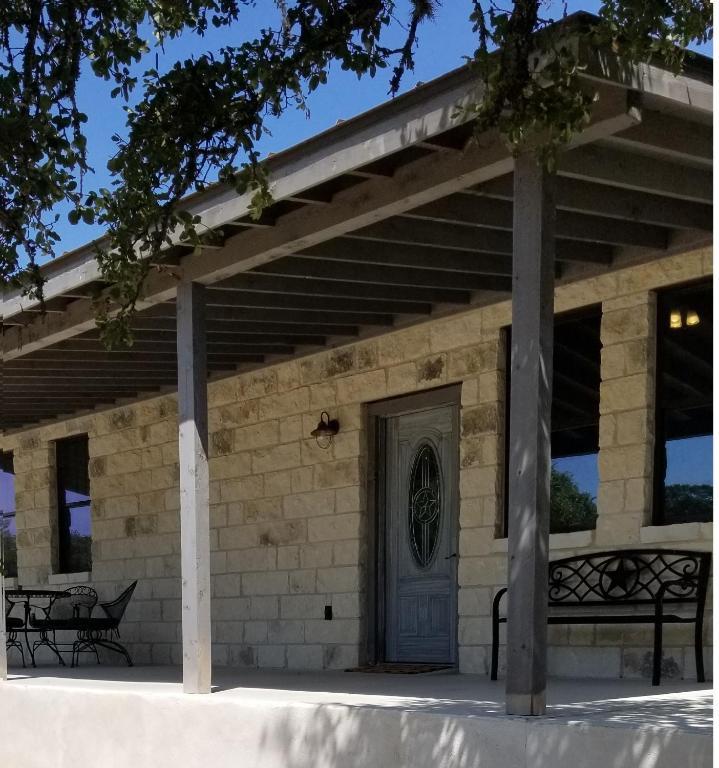 Teich Hutte Pond Cottage - Best Hotels in Fredericksburg, TX