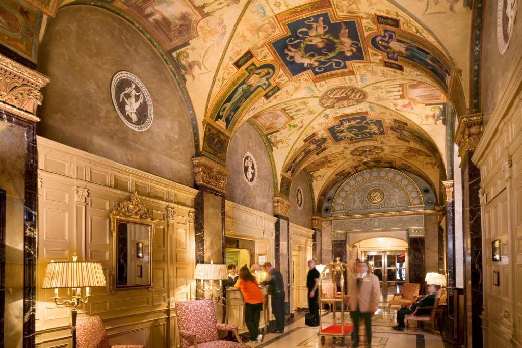 The Sherry Netherland - New York Hotels with Suites