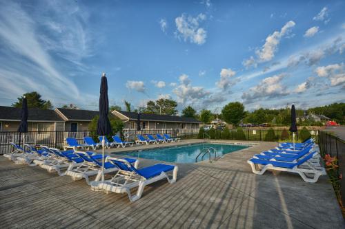 hotels with suites in Maine