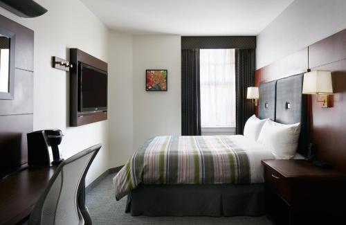 Club Quarters Hotel Downtown, Houston - Best Hotels near University of Houston--Downtown, TX