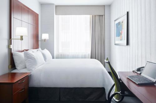 Club Quarters Hotel Central Loop, Chicago - Best Hotels near East-West University, IL
