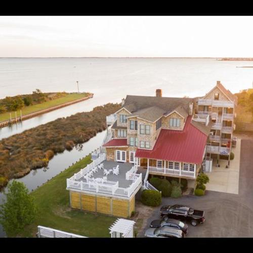 The Burrus House Inn Waterfront Suites - Best Hotels in North Carolina