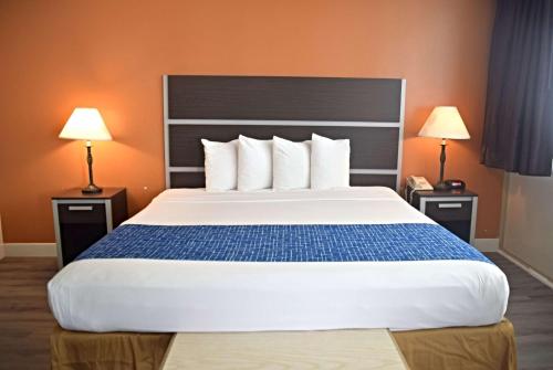 Travelodge by Wyndham San Francisco Airport North - Best Pool Hotels in San Francisco, CA