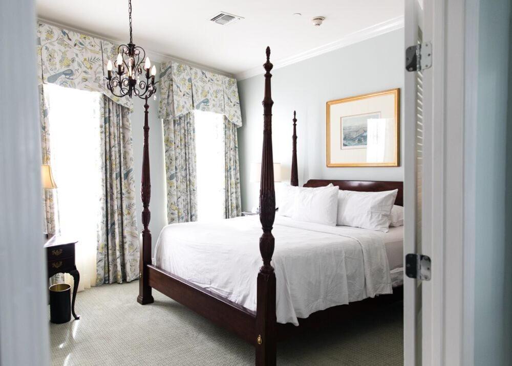 Bienville House Hotel - Best Romantic Hotels in New Orleans