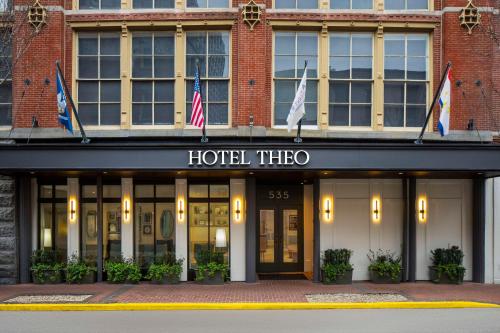 Hotel Theo New Orleans, Tapestry Collection by Hilton - Best Hotels near Tulane University, LA