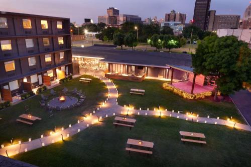suite hotels in Detroit