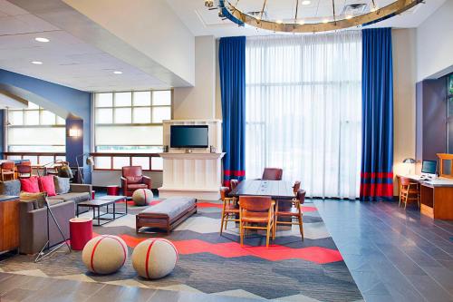 Four Points by Sheraton Philadelphia Airport - Best Hotels with Airport Shuttle Service in Philadelphia, PA