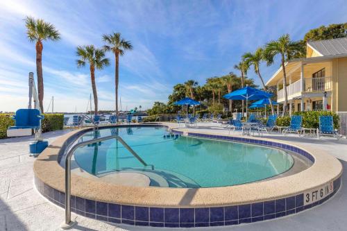 Hilton Vacation Club Charter Club Naples Bay - Best Pool Hotels in Naples, FL