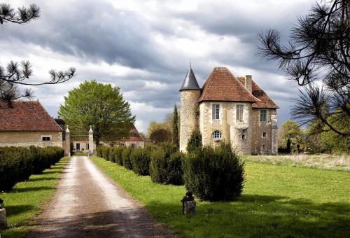 Les Chambres d'Hôtes du Château de Saint-Georges - Best Hotels in Bourges