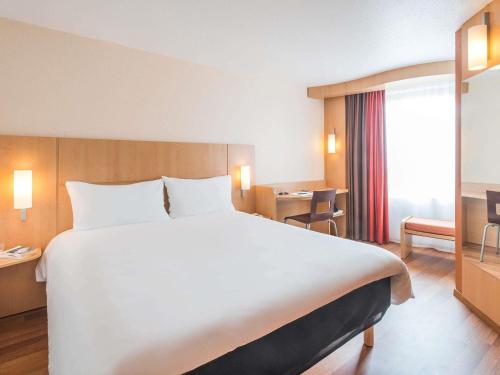 ibis Nantes Centre Tour Bretagne - Best Adagio Aparthotel in France