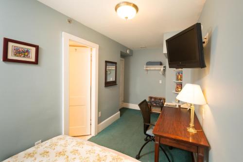 Irving House at Harvard - Best Hotels with Free Breakfast in Cambridge, MA