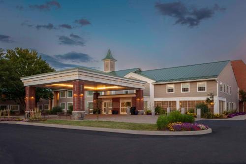 DoubleTree by Hilton Hotel Burlington Vermont - Best Parking Hotels in Burlington, VT