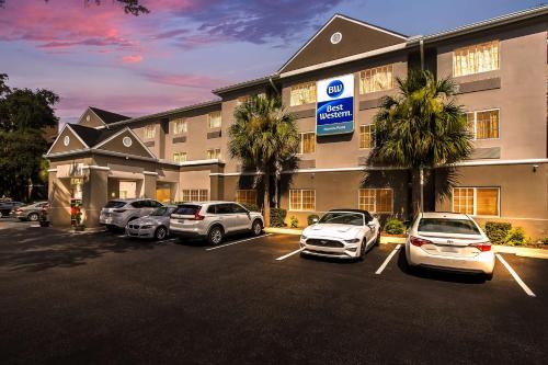 Best Western Patriots Point - Best Pool Hotels in Charleston, SC