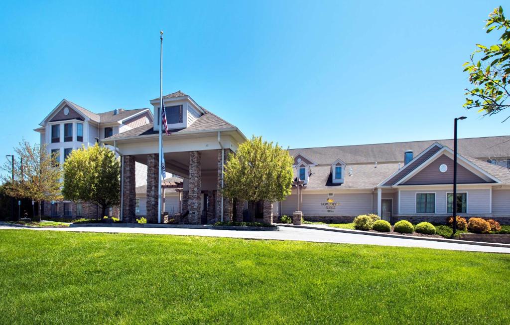 Homewood Suites by Hilton Newburgh-Stewart Airport - Best Hotels with Airport Shuttle Service in New York