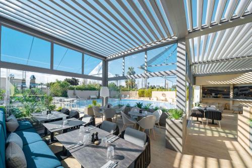 Radisson Hotel Nice Airport - Best Pool Hotels in Nice