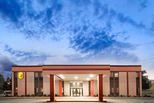 hotels with suites in Brockton