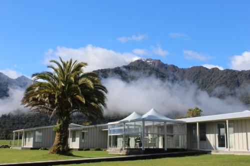 Franz Josef Oasis - Best Hotels with Free Breakfast in New Zealand