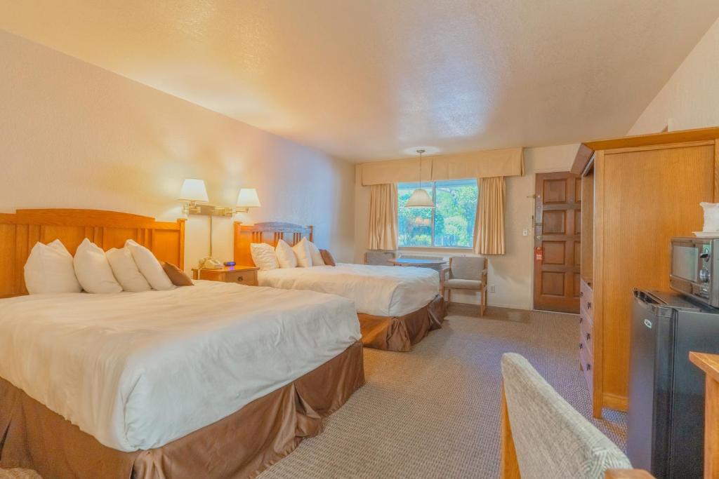 Mariposa Lodge - Best Pet-Friendly Hotels in Yosemite National Park, CA