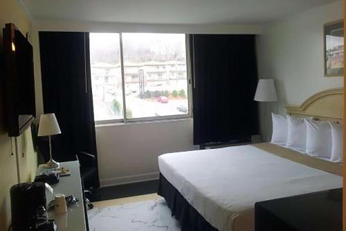 hotels with suites in Jersey City