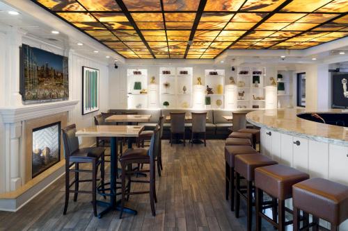 Holiday Inn - Bloomington W MSP Airport Area, an IHG Hotel