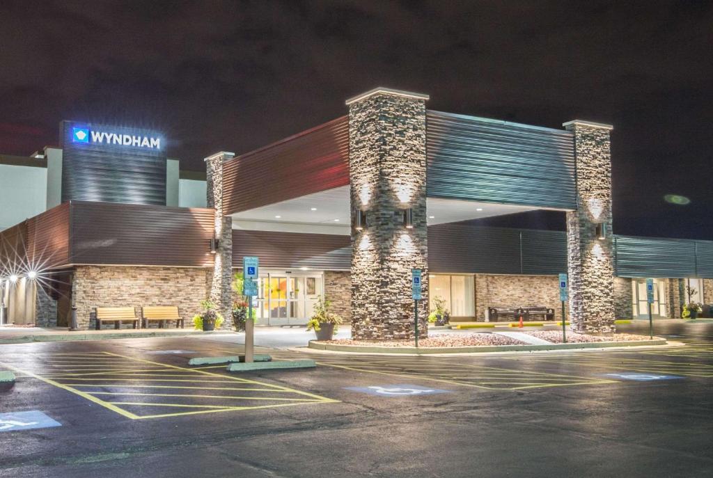 Wyndham Chicago O'Hare - Best Radisson Hotel Group in Illinois