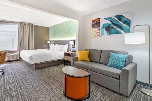 hotels with suites in Madison