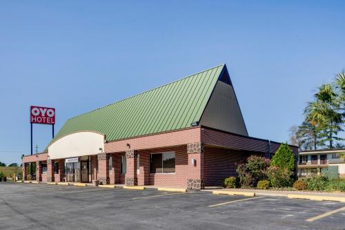 hotels with suites in Fayetteville