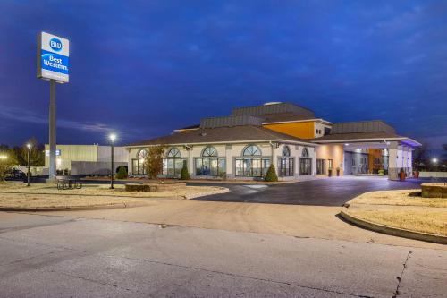 Best Western St. Louis Inn - Best Pool Hotels in St. Louis, MO