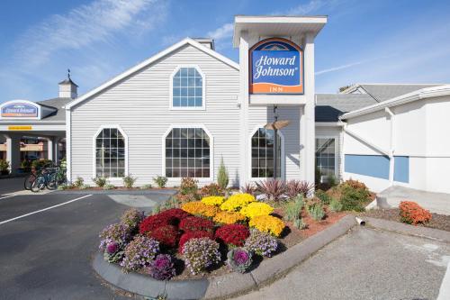 Howard Johnson by Wyndham Mystic - Best Parking Hotels in Mystic, CT