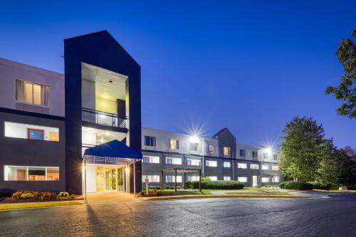 hotels with suites in Durham