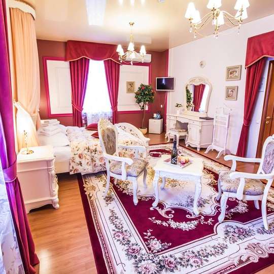 13 Chairs Boutique Hotel