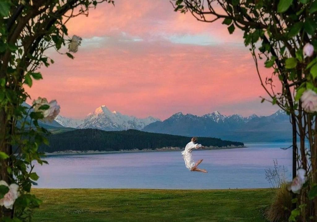 Mt Cook Lakeside Retreat - Best Luxury Hotels in South Island