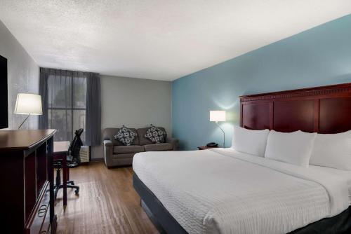 Clarion Inn & Suites Airport