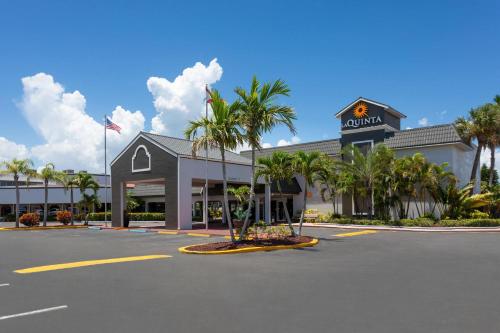 La Quinta Inn by Wyndham Cocoa Beach-Port Canaveral - Best Business Hotels in Cocoa Beach, FL