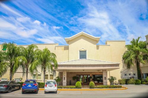 Fresno Galerias - Best Hotels with Free Breakfast in Northern Mexico