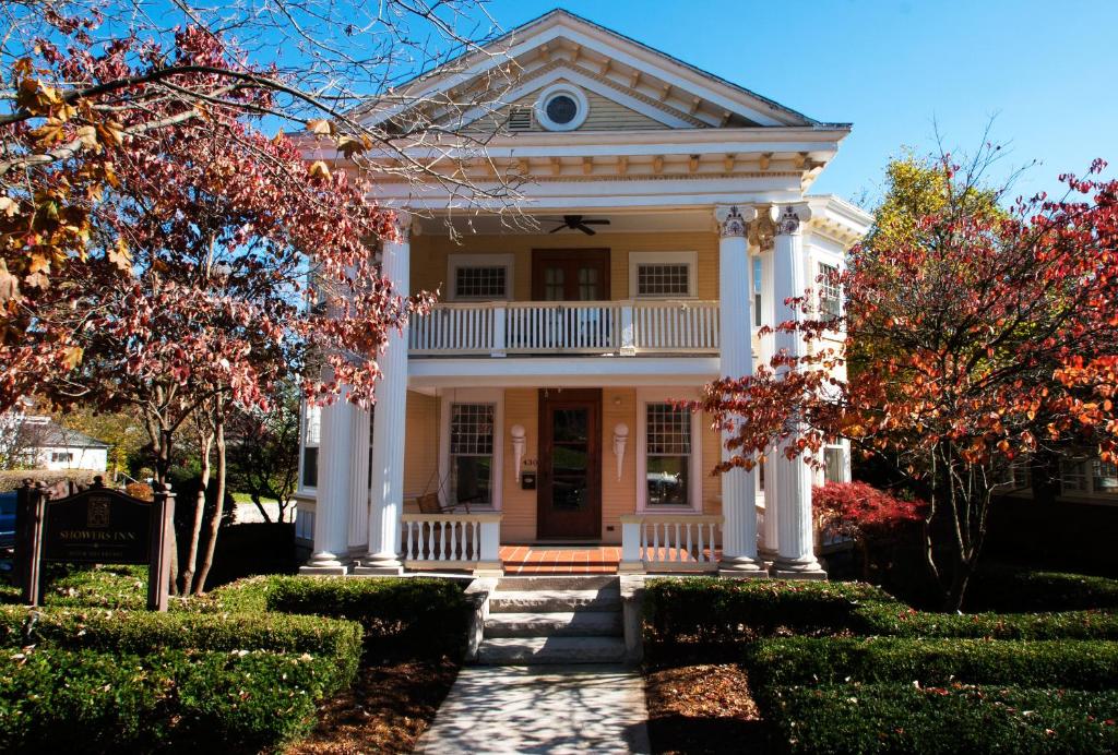 Showers Inn - Best Hotels in Bloomington
