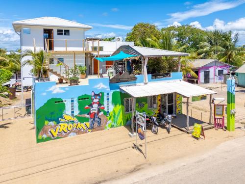 Crash Pad Adventure Hostel - Best Hotels in Stann Creek District