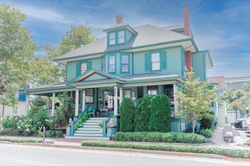 Captain Mey's Inn - Best Hotels in Massachusetts