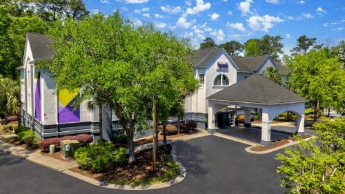 Spark by Hilton Bluffton Hilton Head Island - Best Pool Hotels in Hilton Head, SC