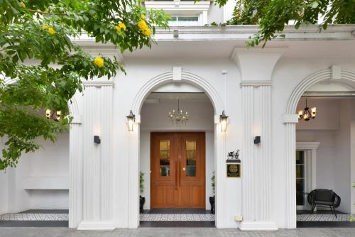 Villa De Pranakorn - Bangkok Hotels with Pools
