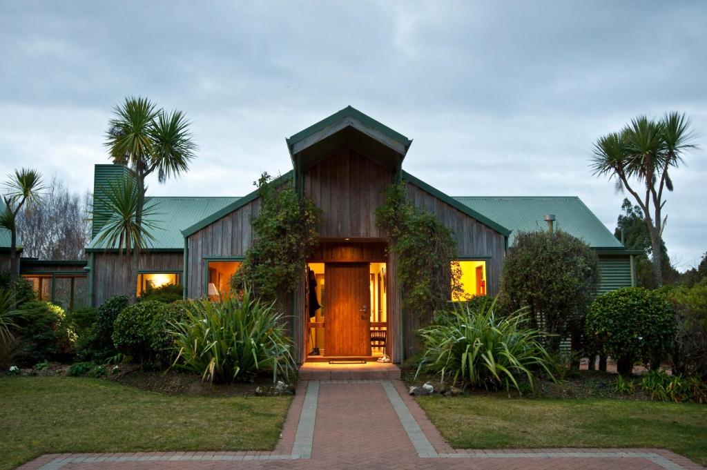 Whakaipo Lodge - Best Hotels in North Island