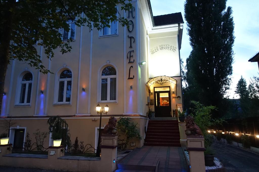 Hotel Villa Konstanz - Best Hotels with Free Breakfast in Berlin