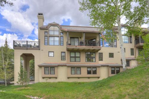 Beaver Creek Village - Best Pool Hotels in Colorado