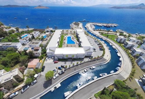 Luga Boutique Hotel & Beach