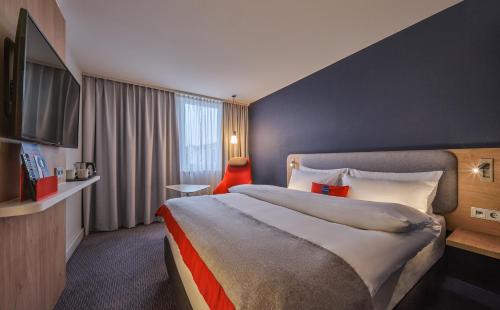Holiday Inn Express Berlin City Centre by IHG - Best Hotels with Free Breakfast in Berlin
