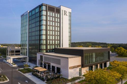 Renaissance Milwaukee West Hotel - Best Parking Hotels in Milwaukee, WI