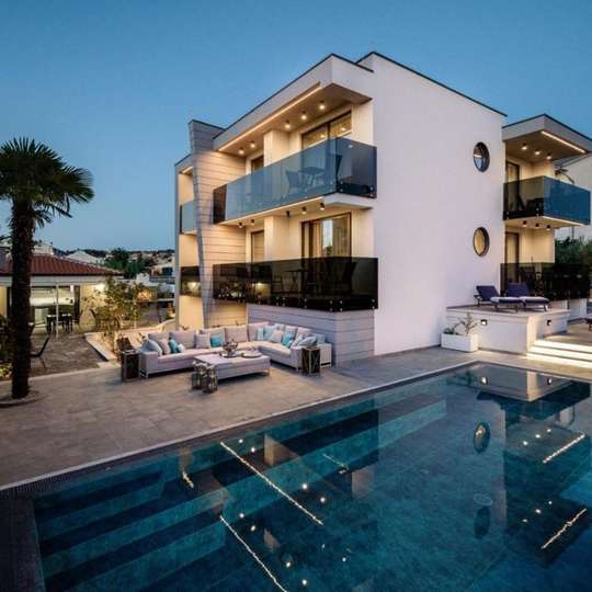 Luxury Villa Curiera