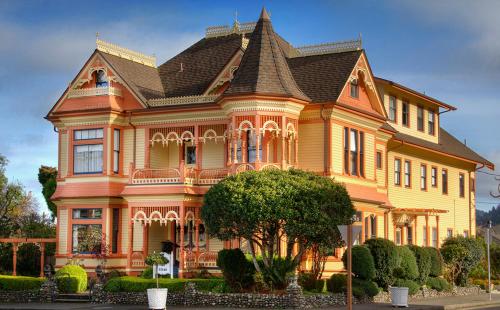 Gingerbread Mansion - Best Hotels in California