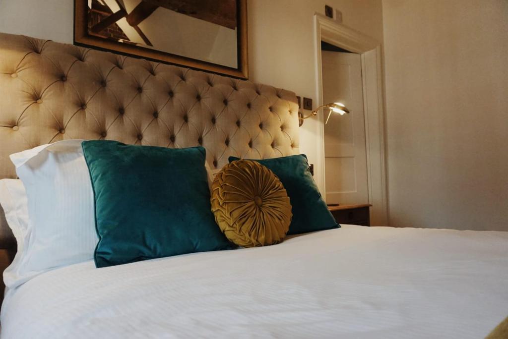Upstairs at 33 - Self check in boutique accommodation in Worcester Centre - Best Hotels in Worcester