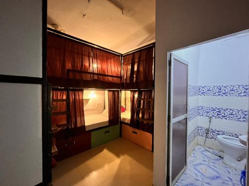 Madsquad Hostel Dorms & Rooms